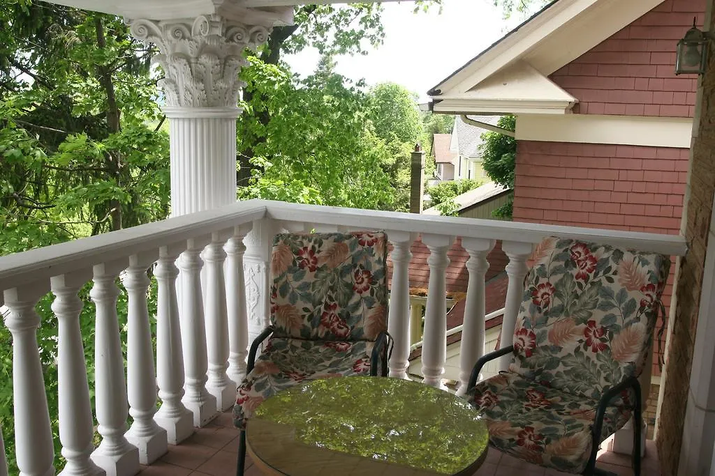 Bed & Breakfast Niagara Classic Inn