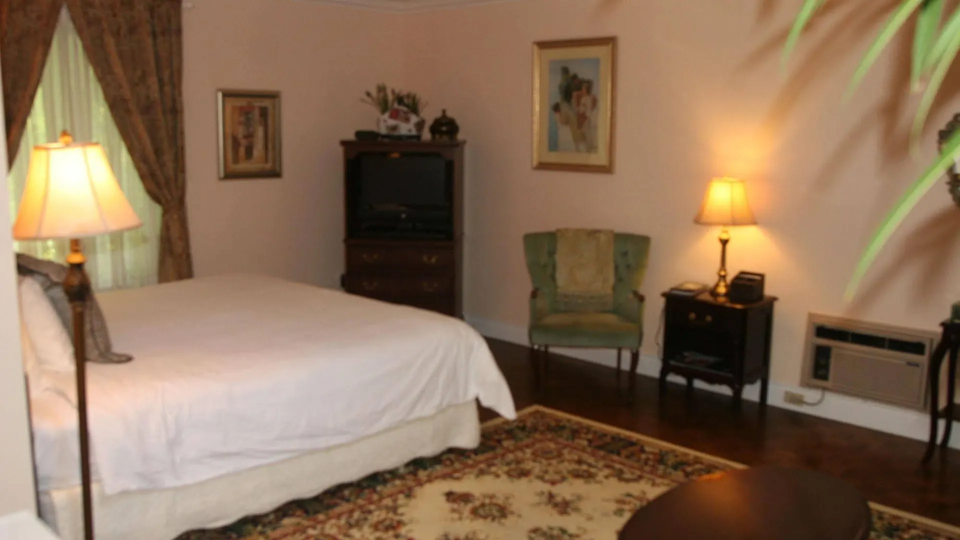 Niagara Classic Inn Bed & Breakfast