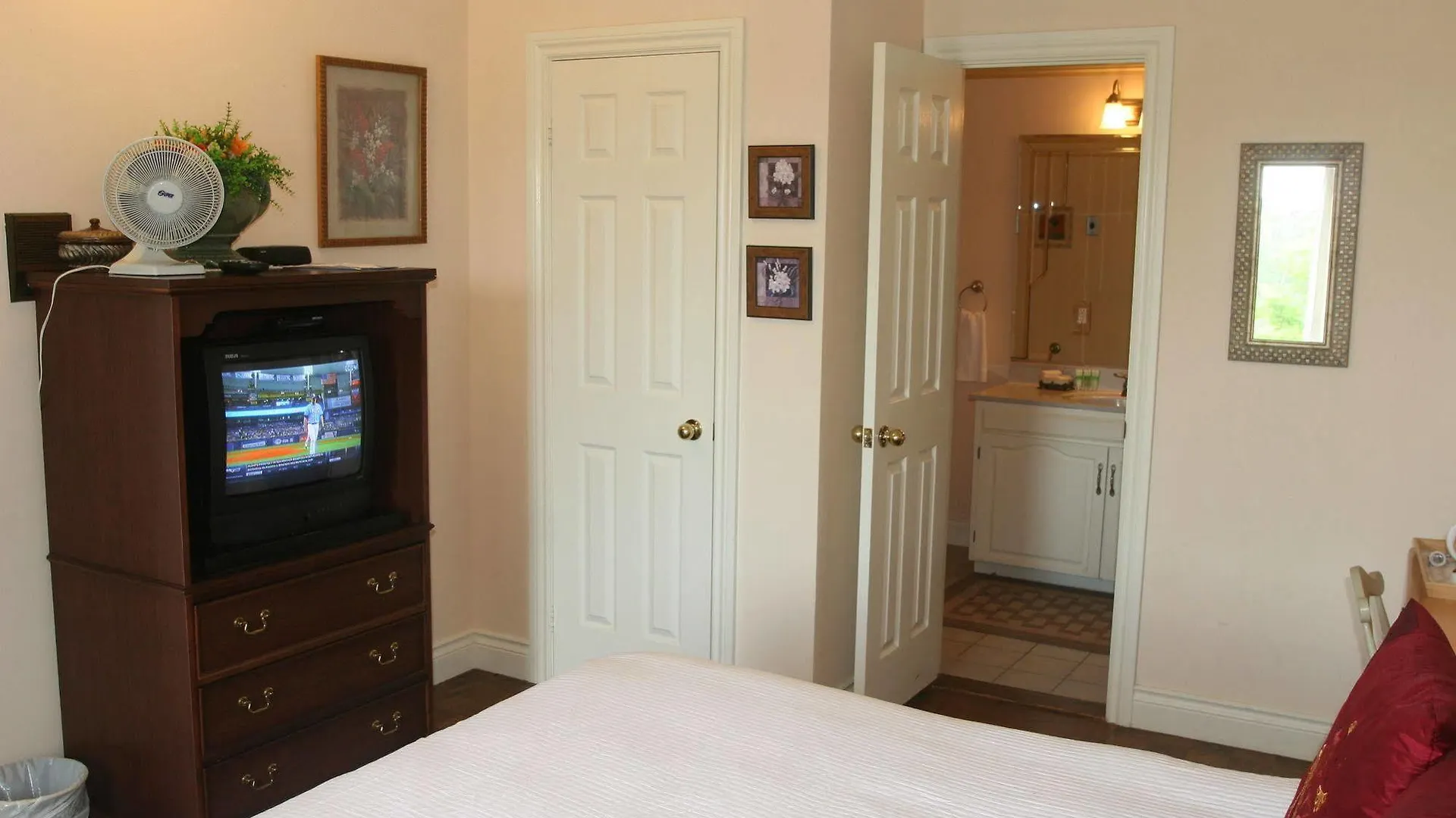 Niagara Classic Inn Bed & Breakfast